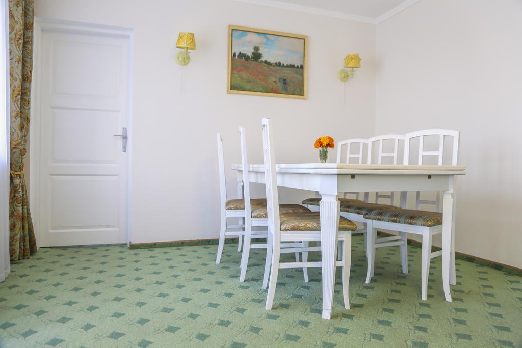 Dnepropetrovsk Hotel Bagian luar foto