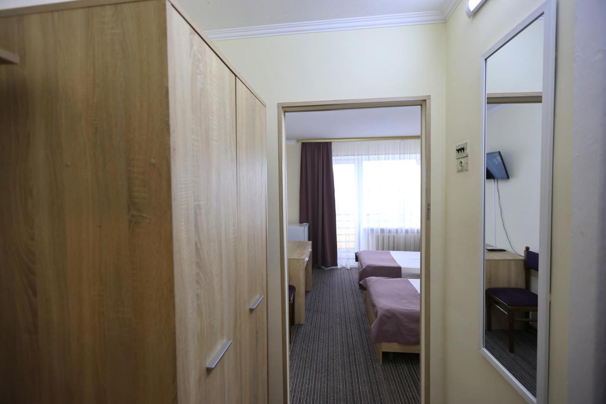 Dnepropetrovsk Hotel Bagian luar foto